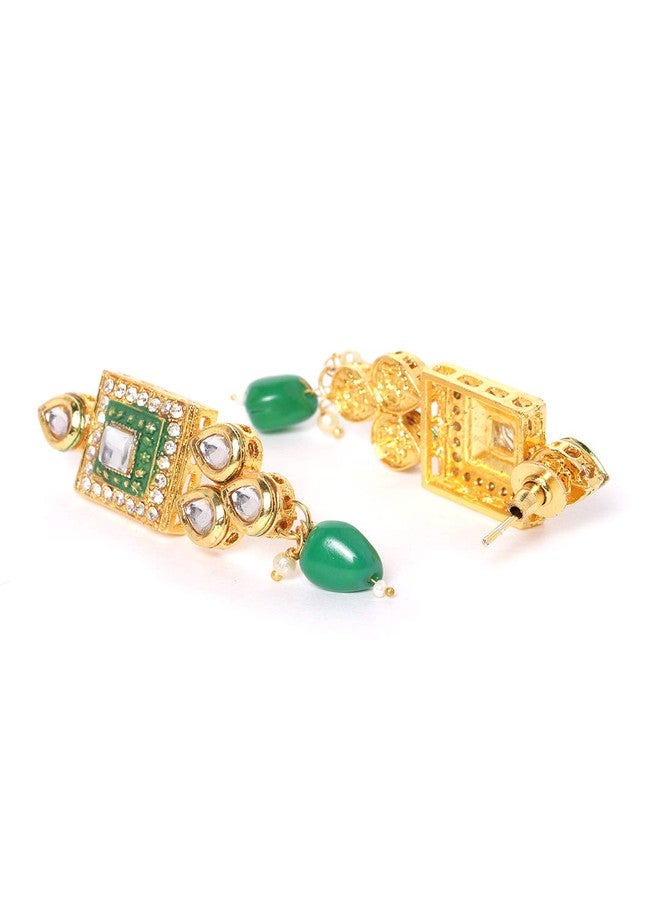 Zaveri Pearls طقم عقد وأقراط من زافيري بيرلز، مصنوع من خرز أخضر مطلي بالمينا وأحجار كوندان، للنساء - ZPFK18757 - Image 5