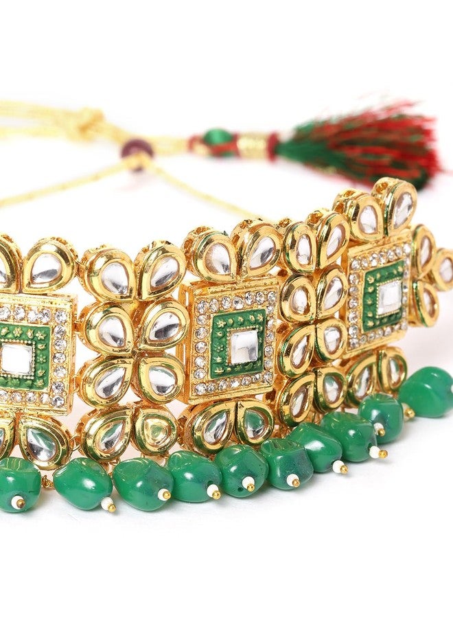 Zaveri Pearls طقم عقد وأقراط من زافيري بيرلز، مصنوع من خرز أخضر مطلي بالمينا وأحجار كوندان، للنساء - ZPFK18757 - Image 3