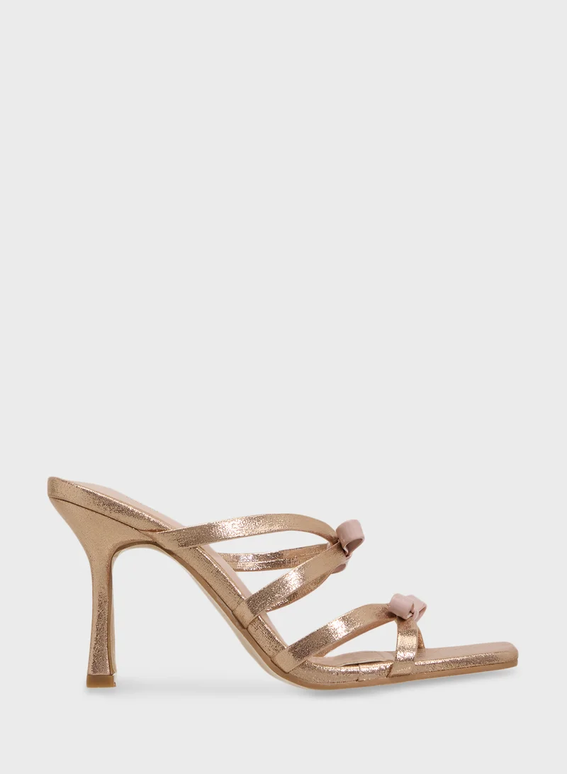 جينجر Heeled Sandal With Bow