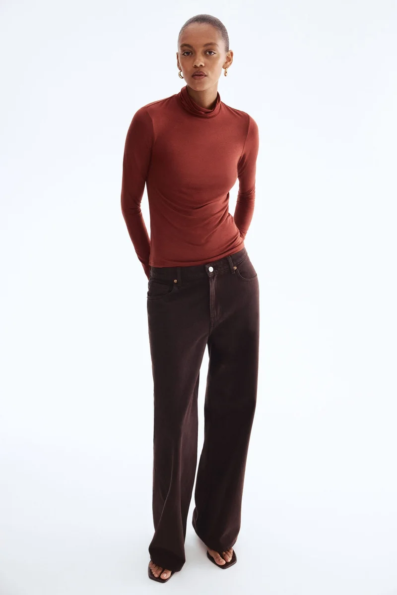 اتش اند ام بلوزة بياقة بولو من الفسكوز