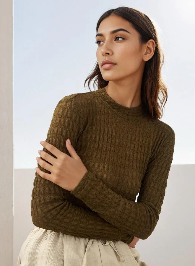 ايكونيك قميص أنيق بياقة عالية وملمس مميز