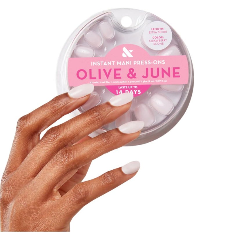 Olive & June أظافر أوليف وجون الفورية القابلة للصق (غراء) | 42 ظفر مزيف، 21 حجم | مواد معاد تدويرها غير سامة وطويلة الأمد بمظهر واقعي | زهور ونقوش الربيع | قصيرة جداً، مستديرة | سكون الفراولة - Image 1