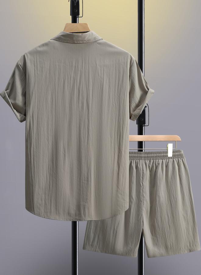 تايك تو طقم رجالي بيج قميص وشورت بتفاصيل جيوب - Image 2