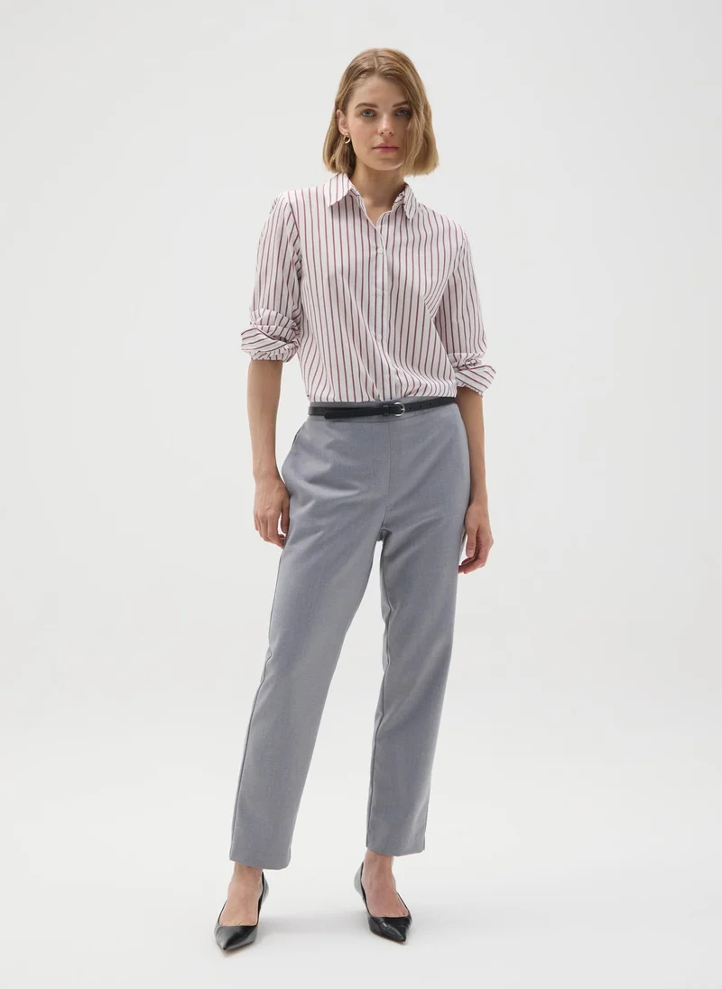 او في اس قميص بقصة ضيقة من مزيج القطن متعدد الألوان