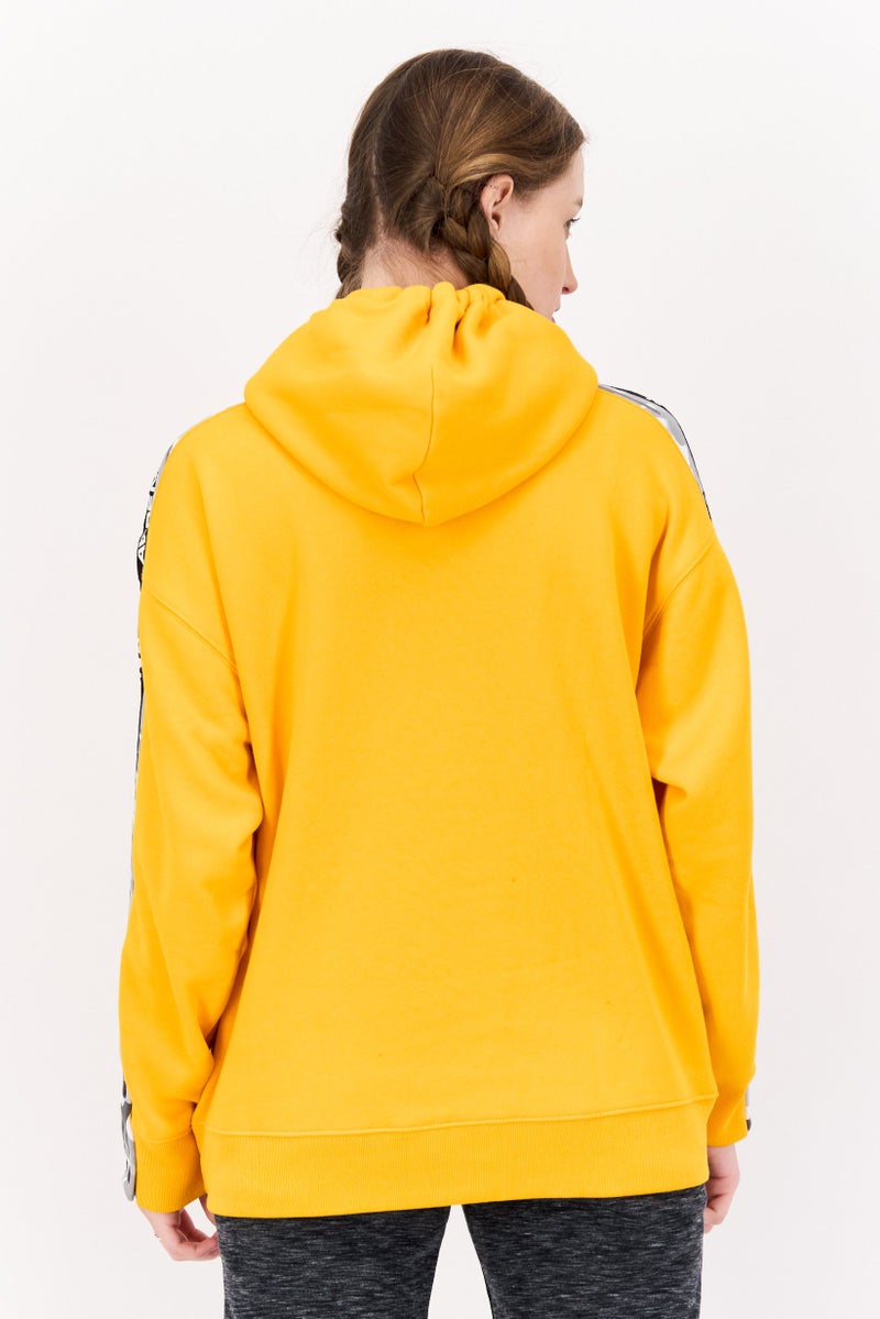 Aape By A Bathing Ape سويت شيرت بغطاء رأس بأكمام طويلة للنساء بشعار العلامة التجارية، أصفر - Image 3