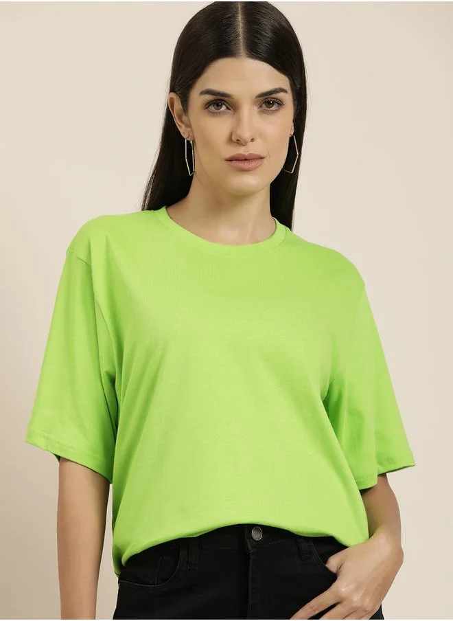 ديلينجر Oversized Solid T-Shirt with Drop Shoulder Sleeves