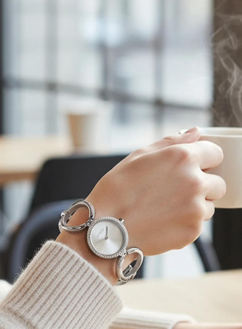 ليو جو ساعة ليو جو فضية بتصميم عصري