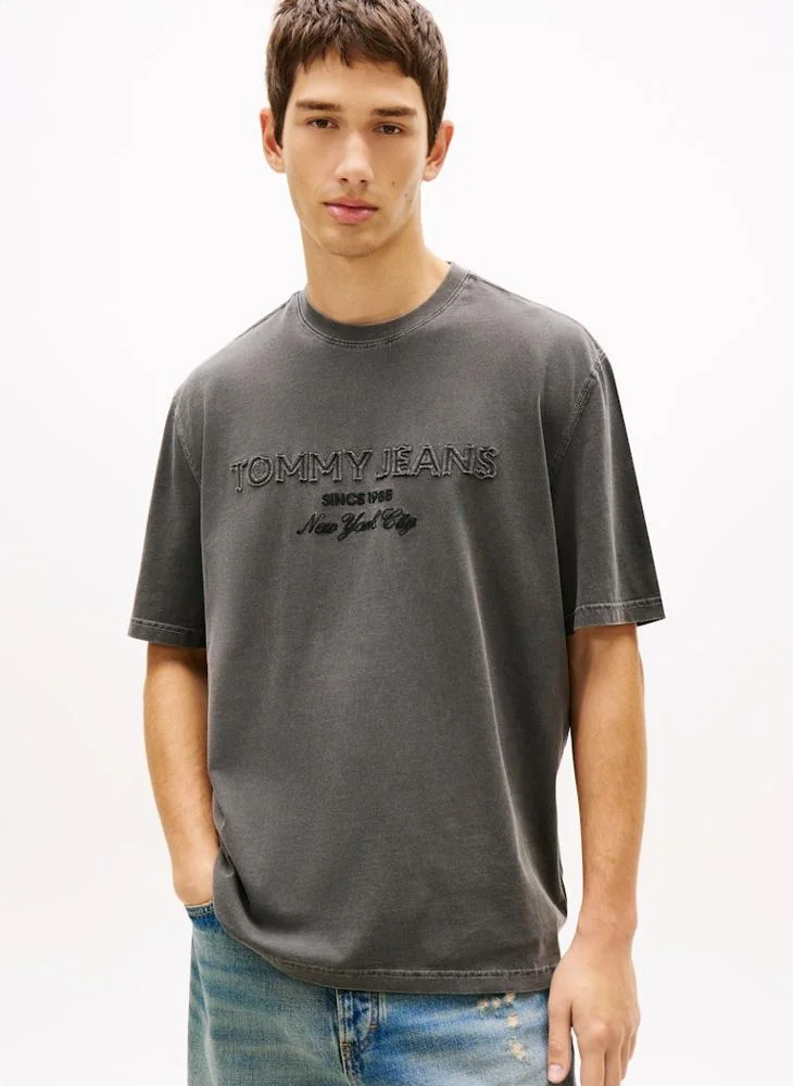 TOMMY JEANS Classic Logo Crew Neck T-Shirt