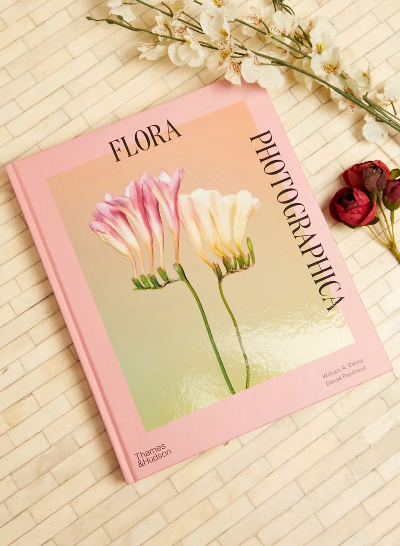 THAMES Flora Photographica: Masterworks Of Contemporary Flower Photography
