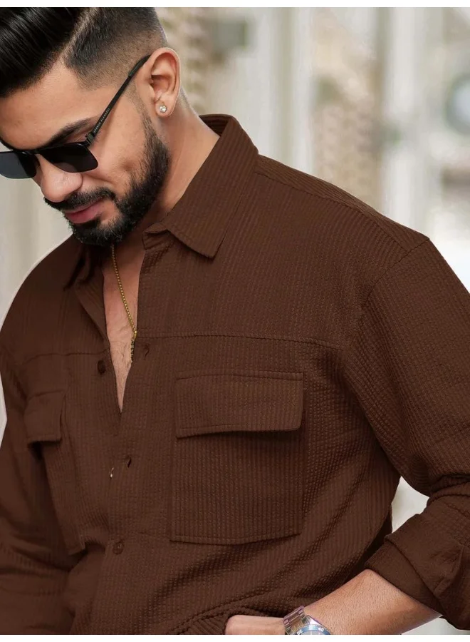 مانياك قميص رجالي بني واسع بياقة وأكمام كاملة وجيبين من القطن