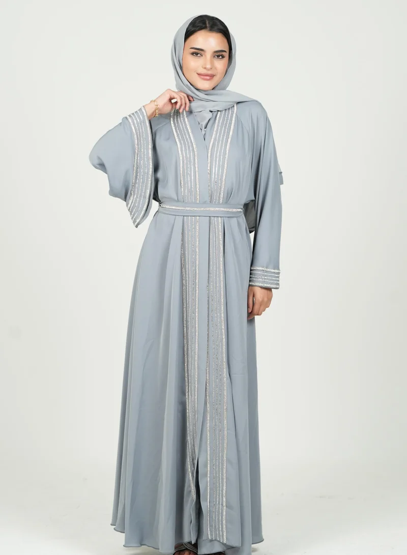 البنت الشرقية عباية نسائية كلوش مع حزام على الخسر وشال حجاب