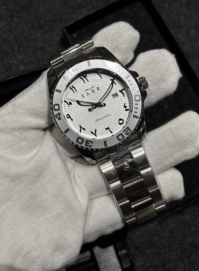 Sabr Arabic Men's Watch – Stainless Steel Diver-Inspired Quartz Wristwatch, Silver Sunray Dial with Date Window, Arabic Numerals, Premium Business Gift - Image 5