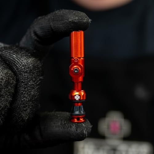 Muc Off Muc-Off Big Bore Hybrid Tubeless Valves, Black 35mm - Precision Engineered Dust Caps for Bikes with Revolutionary Airflow Technology - Schrader Valve Caps for Tubeless MTB/Road/Gravel Bikes - Image 3