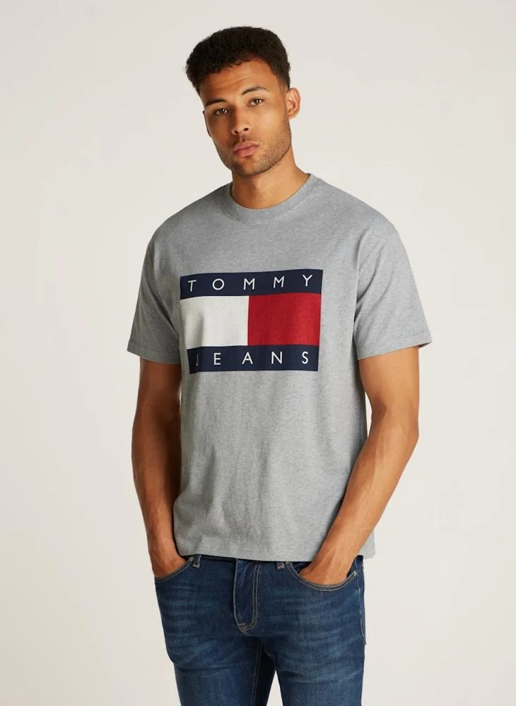 TOMMY JEANS Graphic Logo Crew Neck T-Shirt