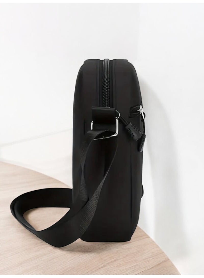 ام جي شنطة كروس بودي رجالية من إم جي بتصميم راقي وأنيق باللون الأسود - Image 4