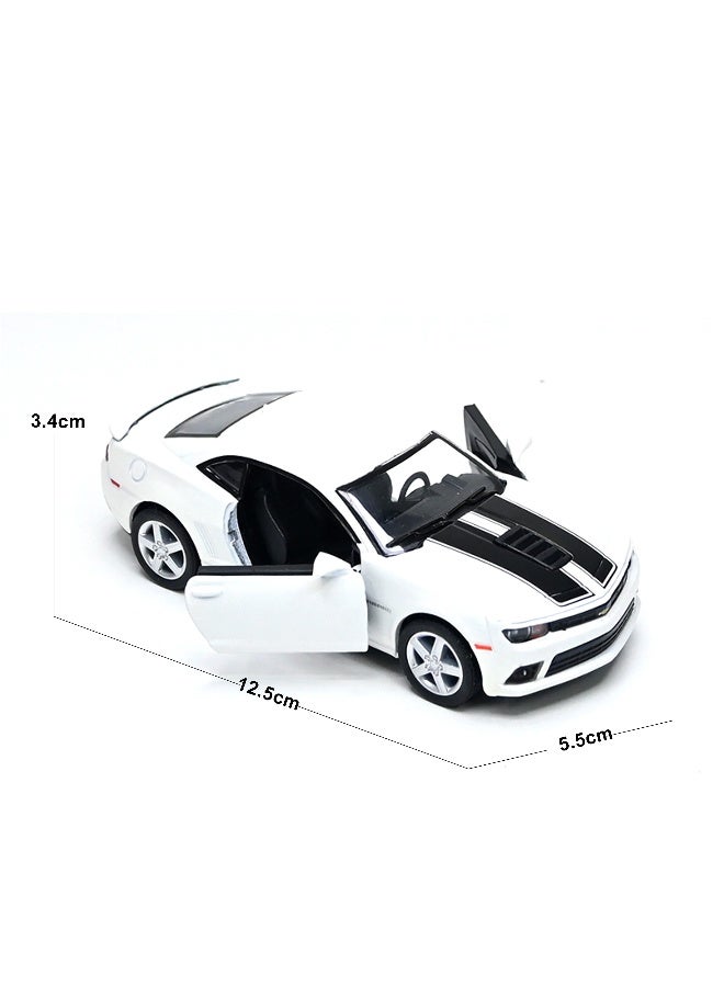 Kinsmart سيارة شيفروليه كامارو مصنوعة من سبائك المعادن بحجم 1:38 مع أبواب قابلة للفتح وآلية سحب للخلف - Image 3