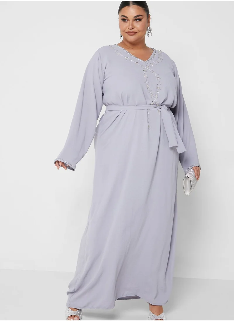 Hayas Closet Curve Embroidered Jalabiya