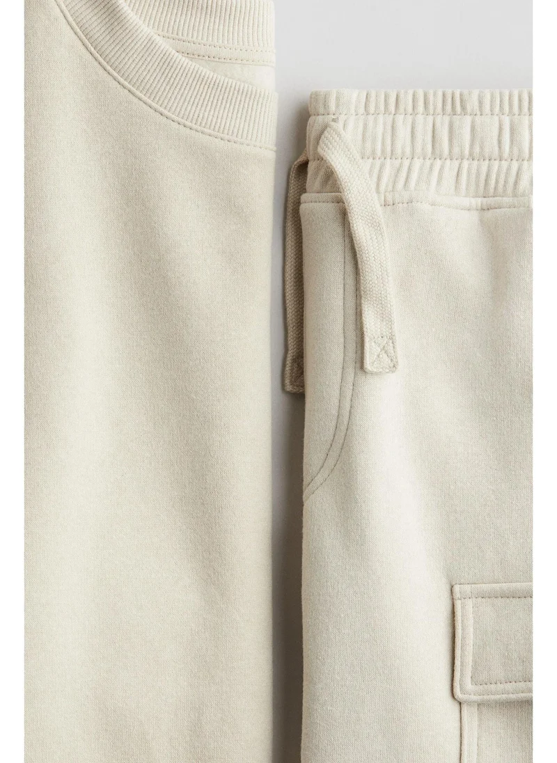H&M 2-piece sweatshirt and shorts set