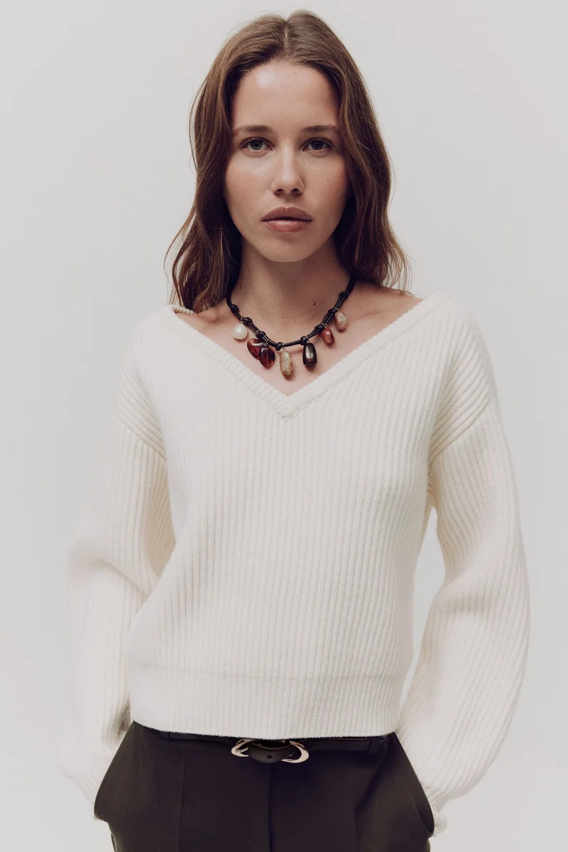 اتش اند ام قلادة سلك بتعليقة