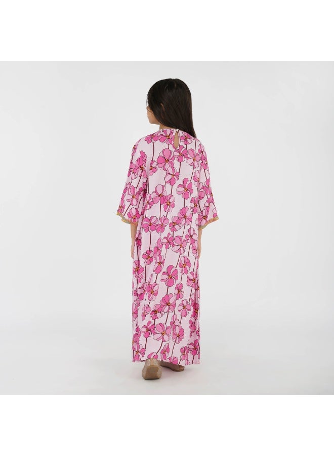 LINELLE جلابية أطفال مزخرفة - ماكسي مطبوع بأكمام 3/4 وتفاصيل دانتيل على الياقة والأكمام - Image 2