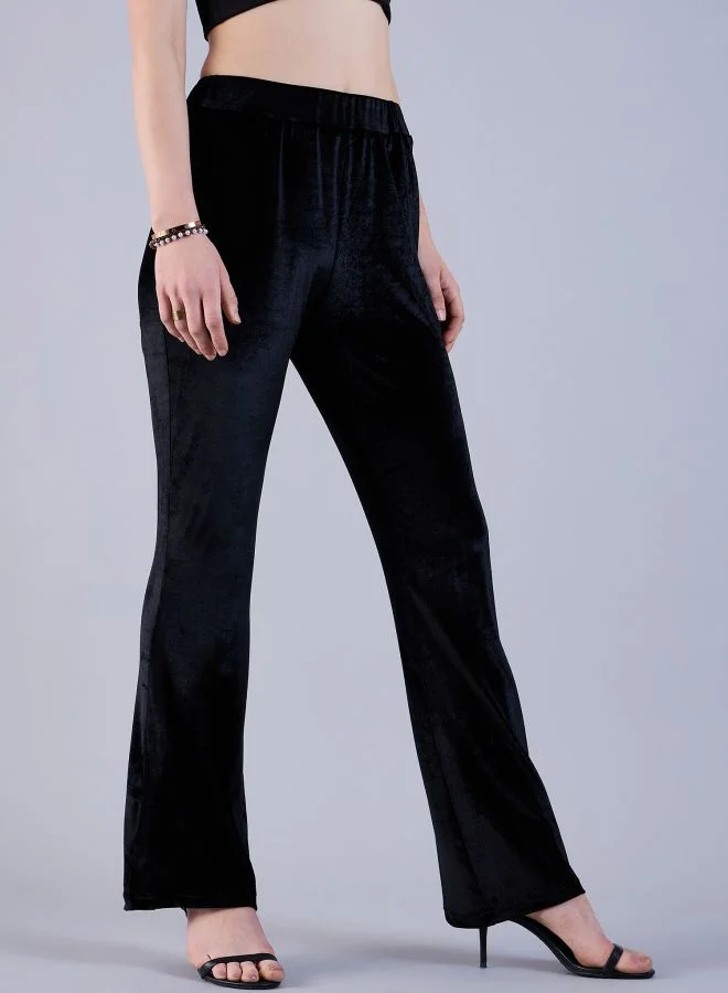 مرفوعة Women Regular Fit Solid Mid-Rise Bootcut Trousers