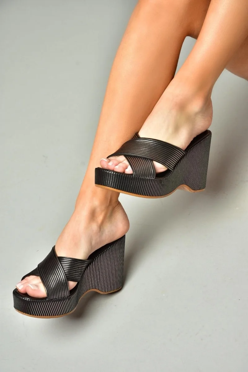 Fox Shoes S250101409 Black Wedge Sole Women's Slippers