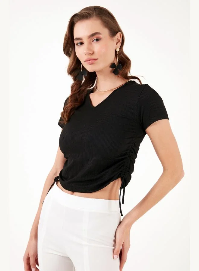 ليلا بلوزة نسائية ليلا بقصة ضيقة وياقة على شكل  وجوانب مجمعة