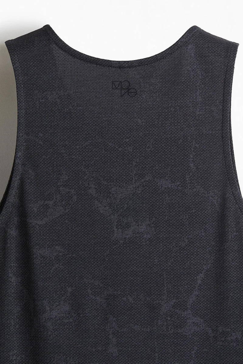 اتش اند ام بلوزة فيست رياضية بقصة عادية من نسيج دراي موف