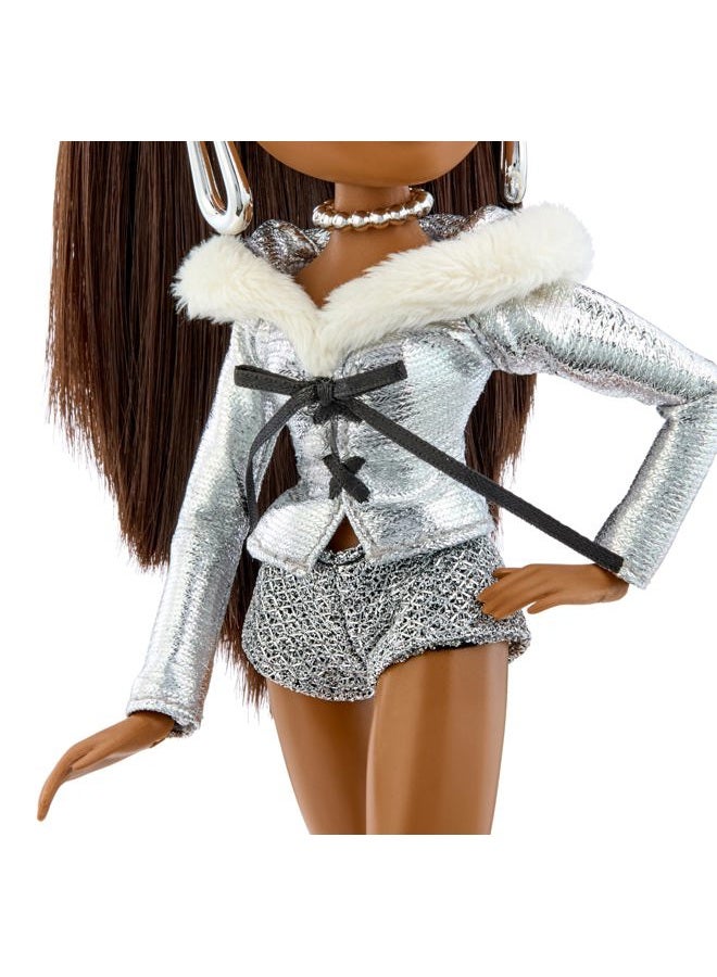 BRATZ دمية ساشا من تشارمز فاشن مع سوار تعويذات قابل للتجميع - Image 5