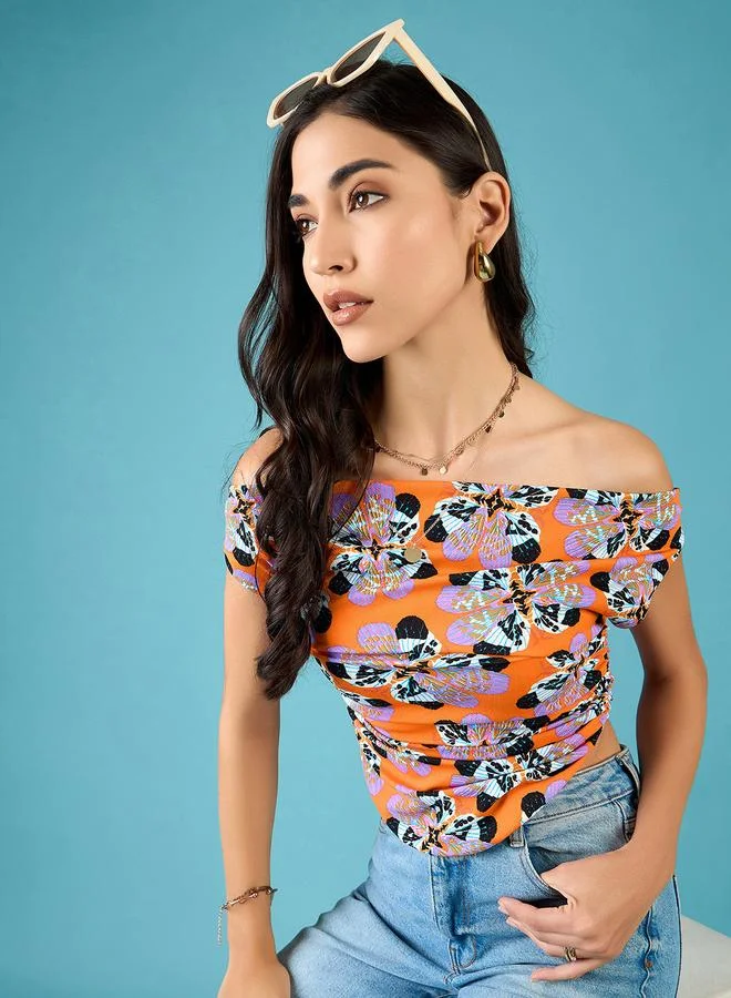 أبتاوني بلوزة قصيرة مطبوعة برتقالية بقصة ضيقة قابلة للتمدد