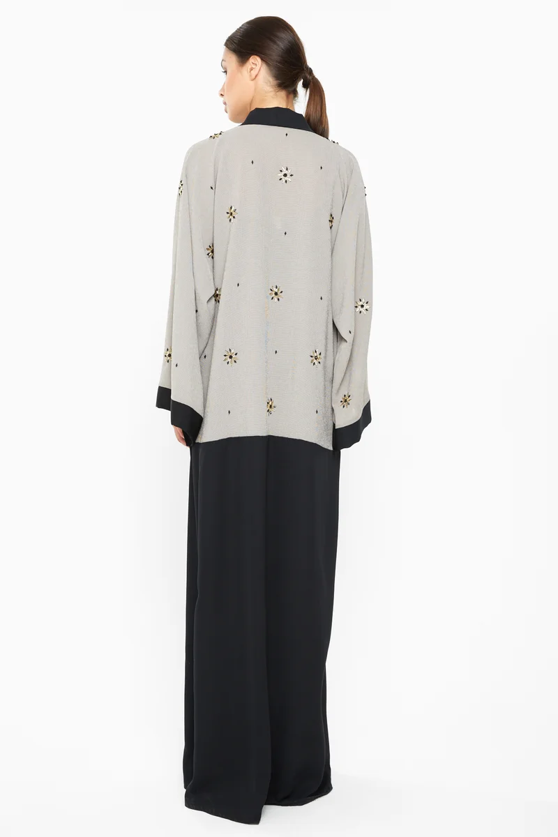 النخبة A classic duo-colored abaya with floral pearl and sequin embroidery detailing-AJ670A