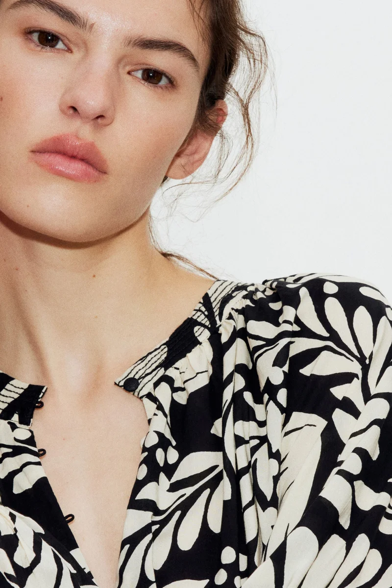 اتش اند ام بلوزة بقبة بدون طية