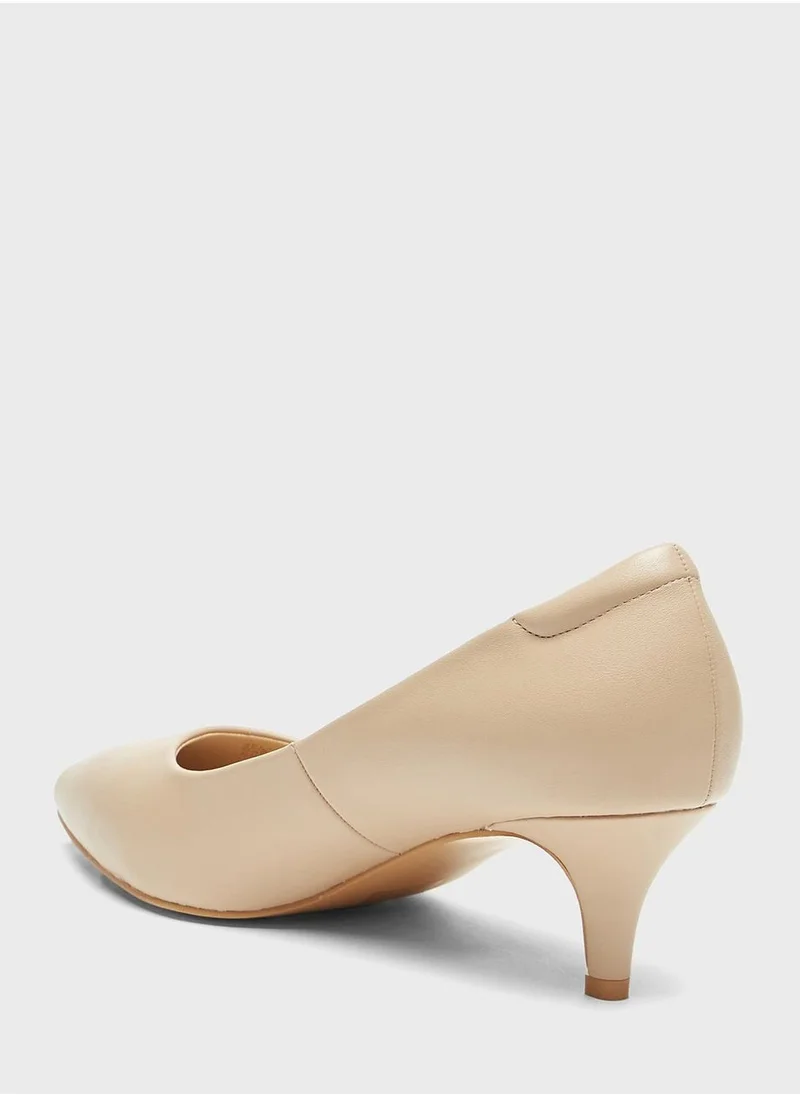 shoexpress Pointed Toe Pumps