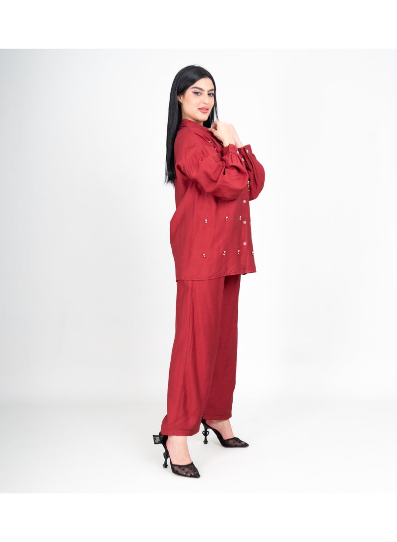 اكسا طقم عصري قطعتين بلوزة وبنطلون بتفاصيل كريستال أحمر - Image 3