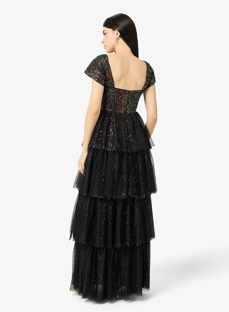 ايلا ليمتد اديشن فستان مكشوف الكتفين بطبقات