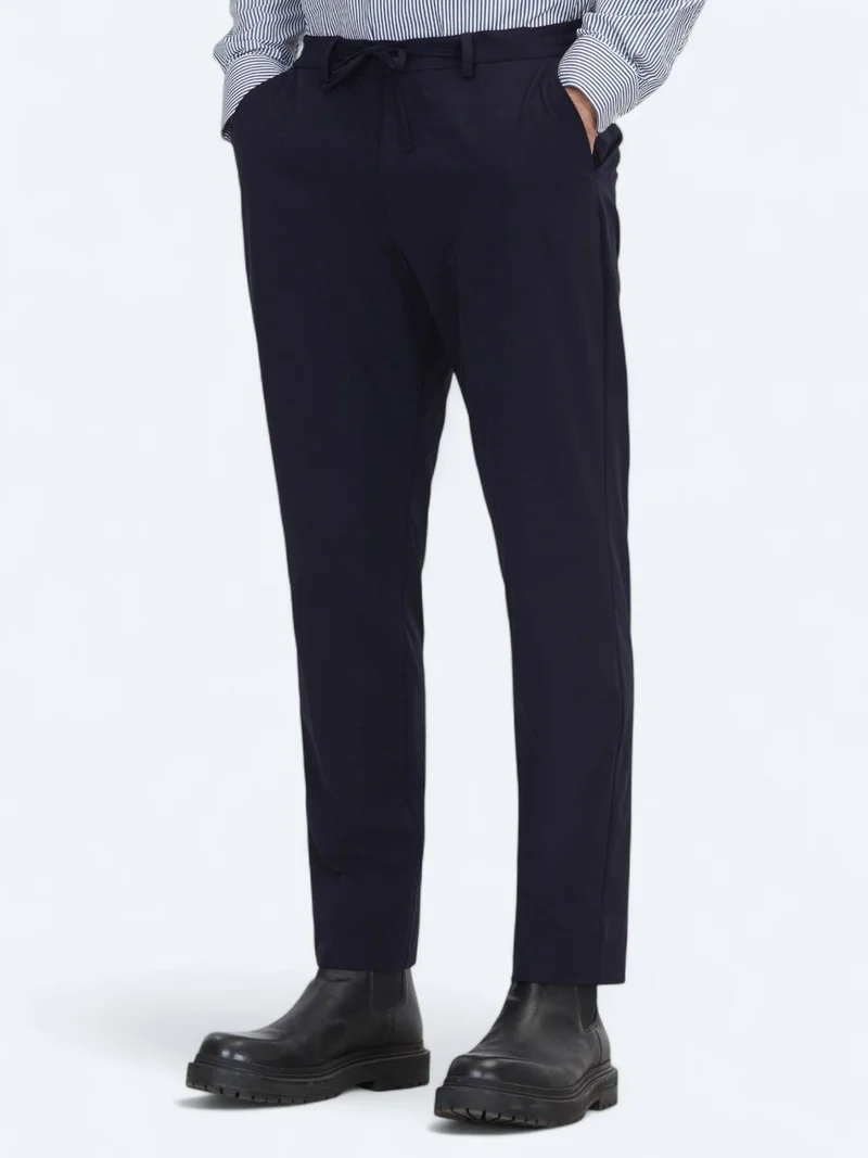 كيب بنطال رياضي كاجوال بلون كحلي منسوج بقصة مريحة