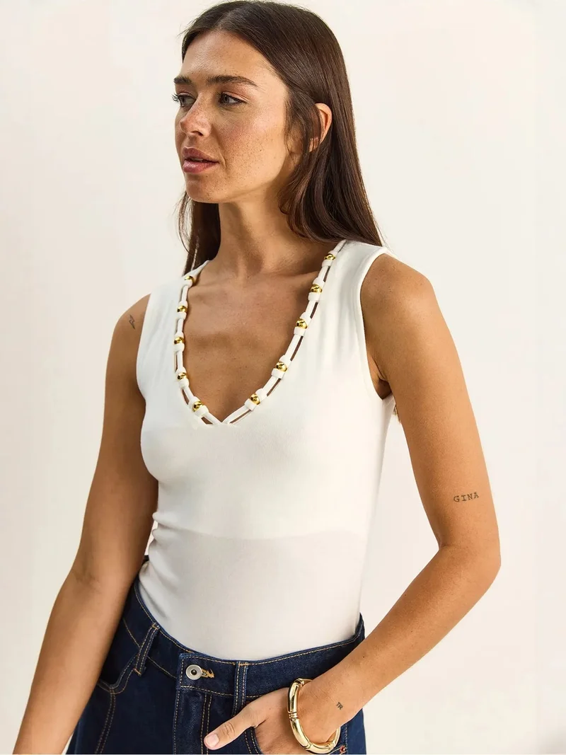 بيانكو لوتشي LUCCI Sleeveless V-Neck Blouse with Accessory Detail