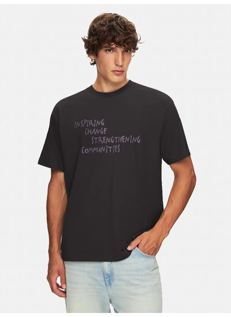 ال تي بي Black T-Shirt