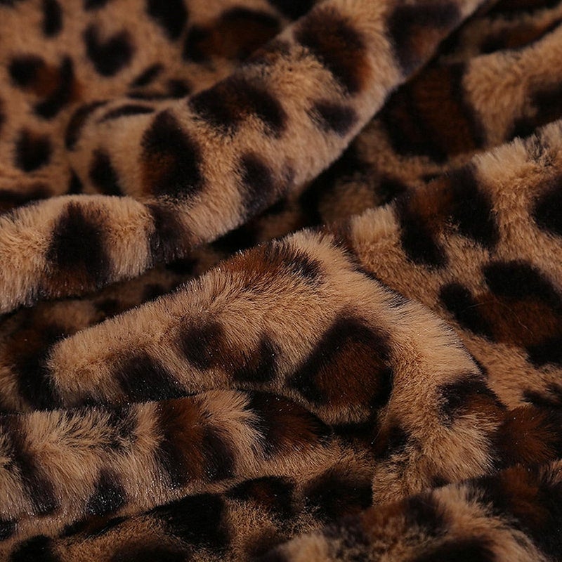 UKELER بطانية Leopard بحجم 50'' x 60''، وزن 480 جرام، ذات طرفين مصنوعين من فرو صناعي، مناسبة للاستخدام في السرير، الأريكة، السفر، والتخييم. بطانية ناعمة جدًا ومريحة، مزينة بطباعة الفهد، مناسبة لجميع المواسم. - Image 4