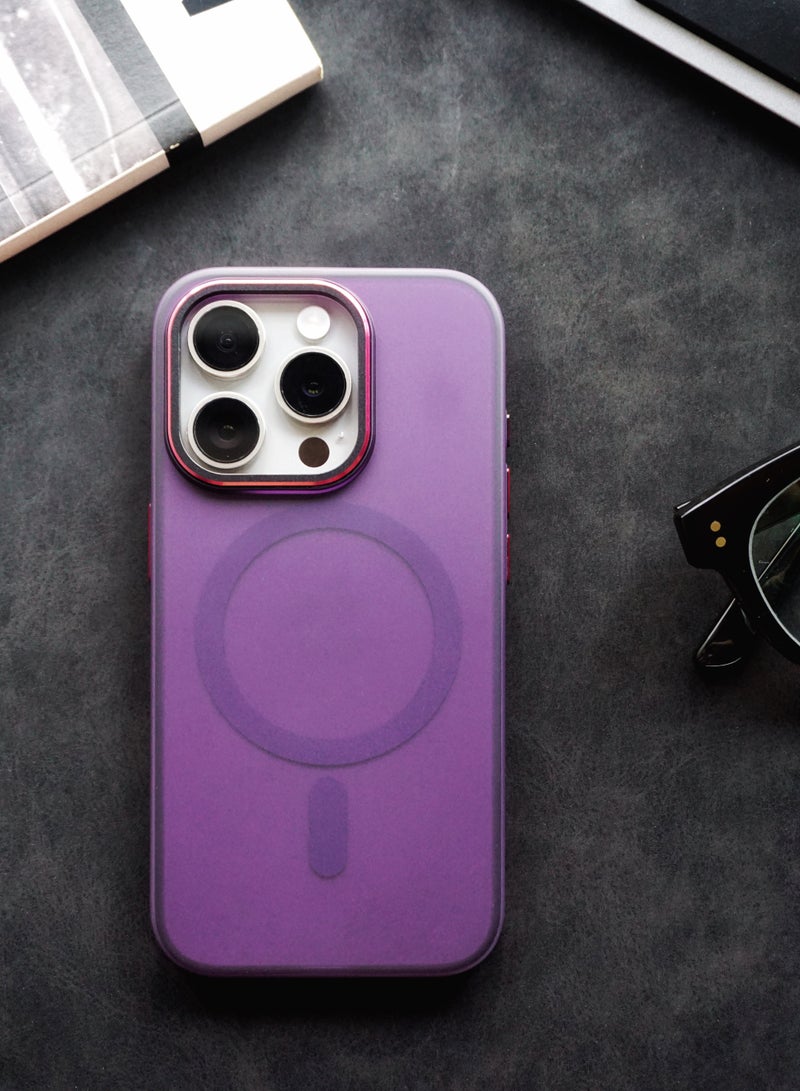 جراب شفاف لهاتف iPhone 15 Pro مزود بخاصية MagSafe باللون الأرجواني - Image 1