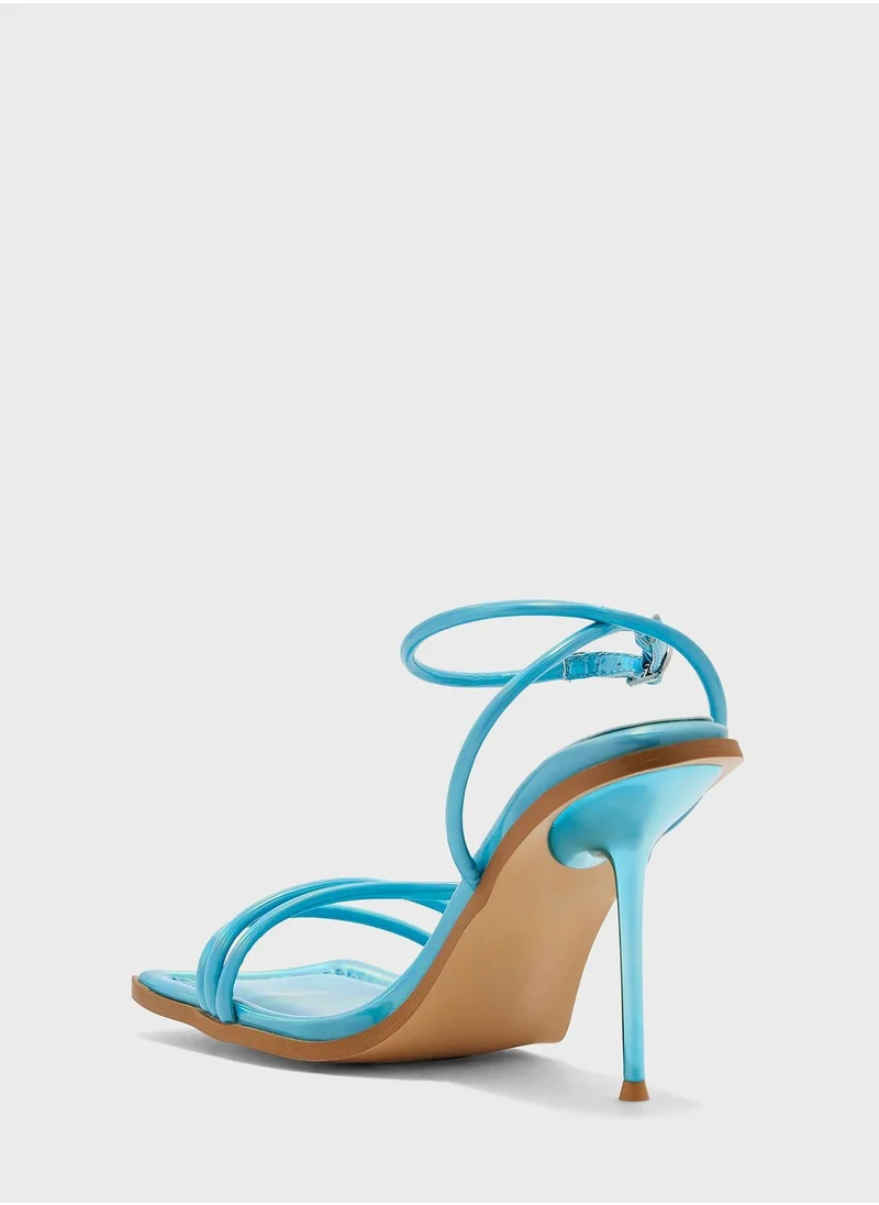 جينجر Strappy Needle Heel Sandal