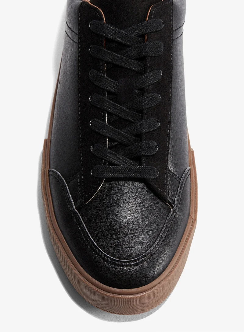 اتش اند ام حذاء رياضي