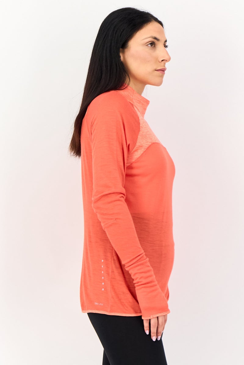 Nike بلوزة رياضية نسائية بأكمام طويلة مناسبة في الهواء الطلق، برتقالي - Image 2