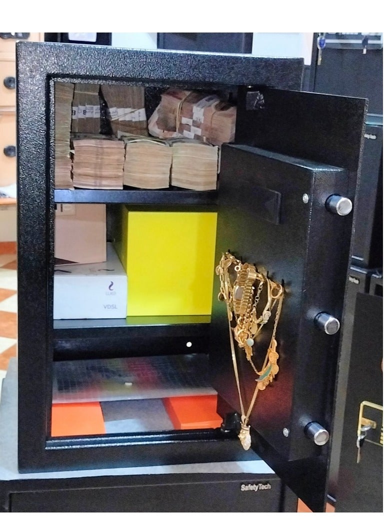 سيفتي تيك خزنة بشاشة رقمية ديجيتال مع مفتاح ماستر للطوارئ و مساحة تخزين ثلاثية مقاس:-(60 سم إرتفاع) _ (38 سم عرض) _ (38 سم عمق) - من سيفتى تك مع خاصية الأنذار المبكر و2 رقم سرى  GN 60 EID3 - Image 5