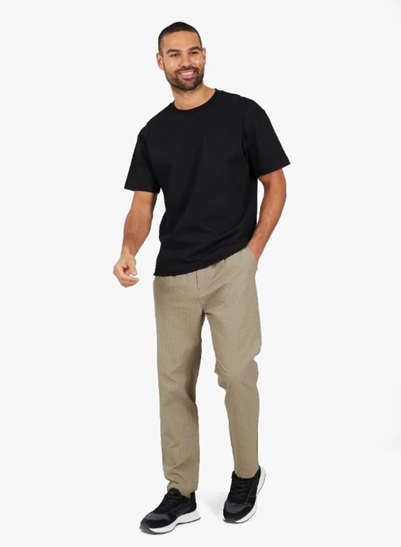 BRAVE SOUL  MENS SEERSUCKER PANT BUTTON WAIST, ELASTICATED BACK. X2 BACK POCKETS, X2 SIDE ENTRY POCKETS for Men | Best Price UAE