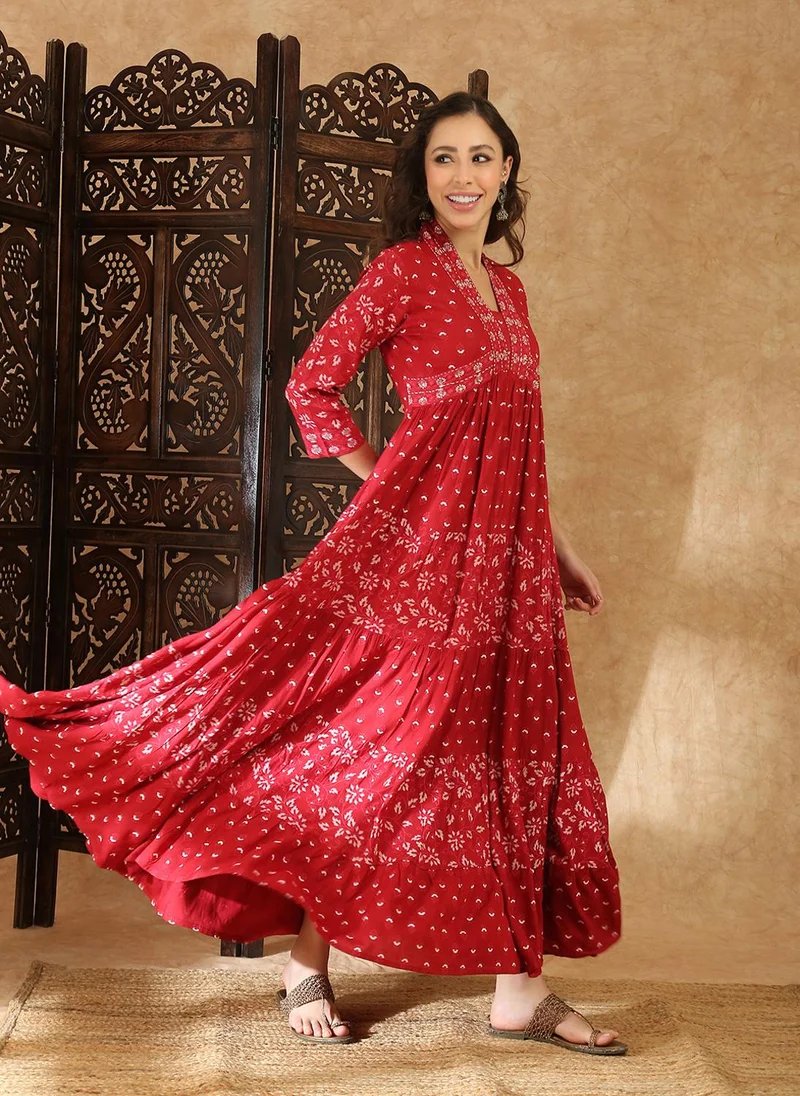 جلو باص Globus Women Maroon V-Neck Floral Print Gathered Tiered Flared Hem A-Line Maxi Dress