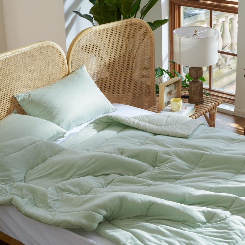 Bedsure Queen Comforter Set - Cooling and Warm Bed Set, Sage Green Reversible Bedding for All Season, 3 Pieces, 1 Queen Size Comforter (88"x88") and 2 Pillow Cases(20"x26") - Image 4