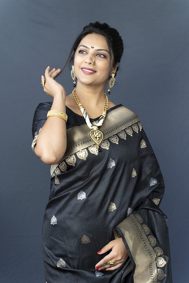 AMIRAT Women's Banarasi Silk Saree With Golden Zari Woven With Blouse Piece (Black) - Image 5