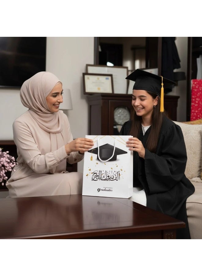 كريتر  بكج تخرج متكامل مكون من 6 قطع - طقم هدايا تخرج فخم مع تعليقة "تحقق الحلم"، فواحة عطرية، برواز صور مائي بعبارة "وتحقق ماكان حلما بالامس"، وشاح مبروك التخرج، مرآة يد، وعلبة مناديل أنيقة بعبارة مبروك التخرج. - Image 4