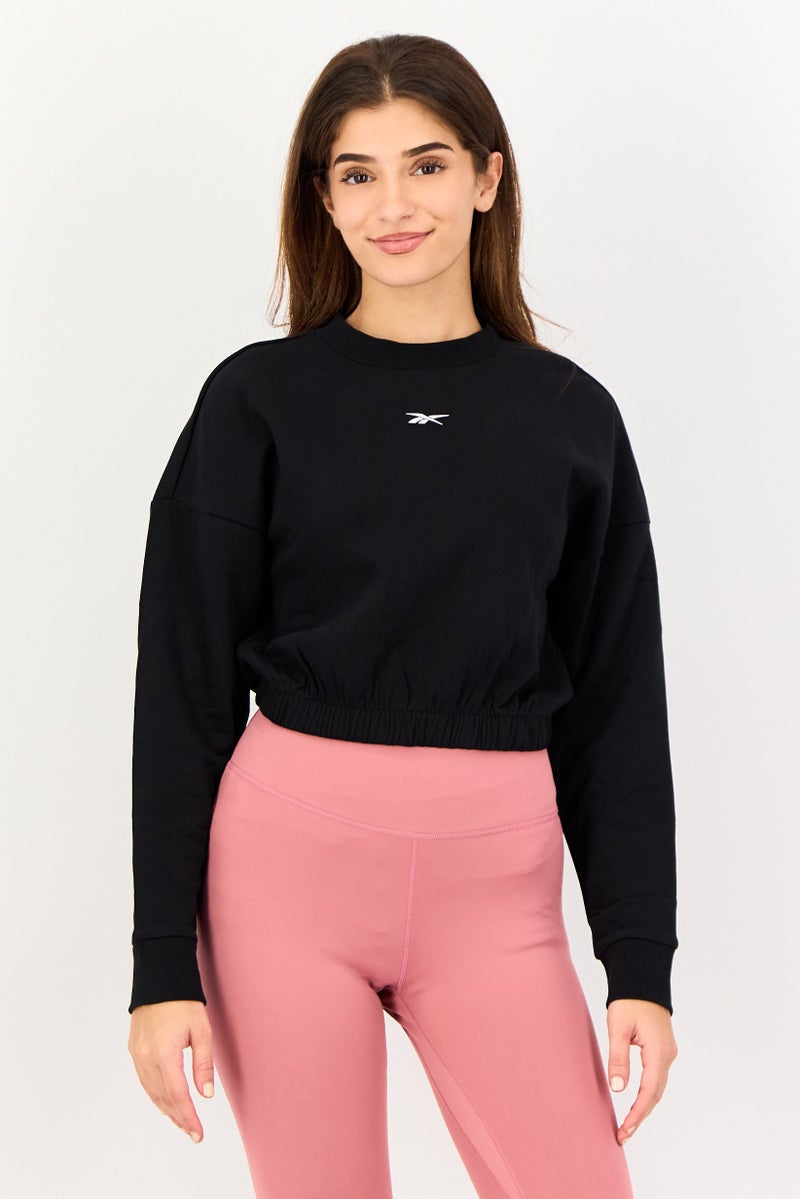 Reebok سويت شيرت رياضي نسائي بأكمام طويلة بشعار العلامة التجارية، أسود - Image 1